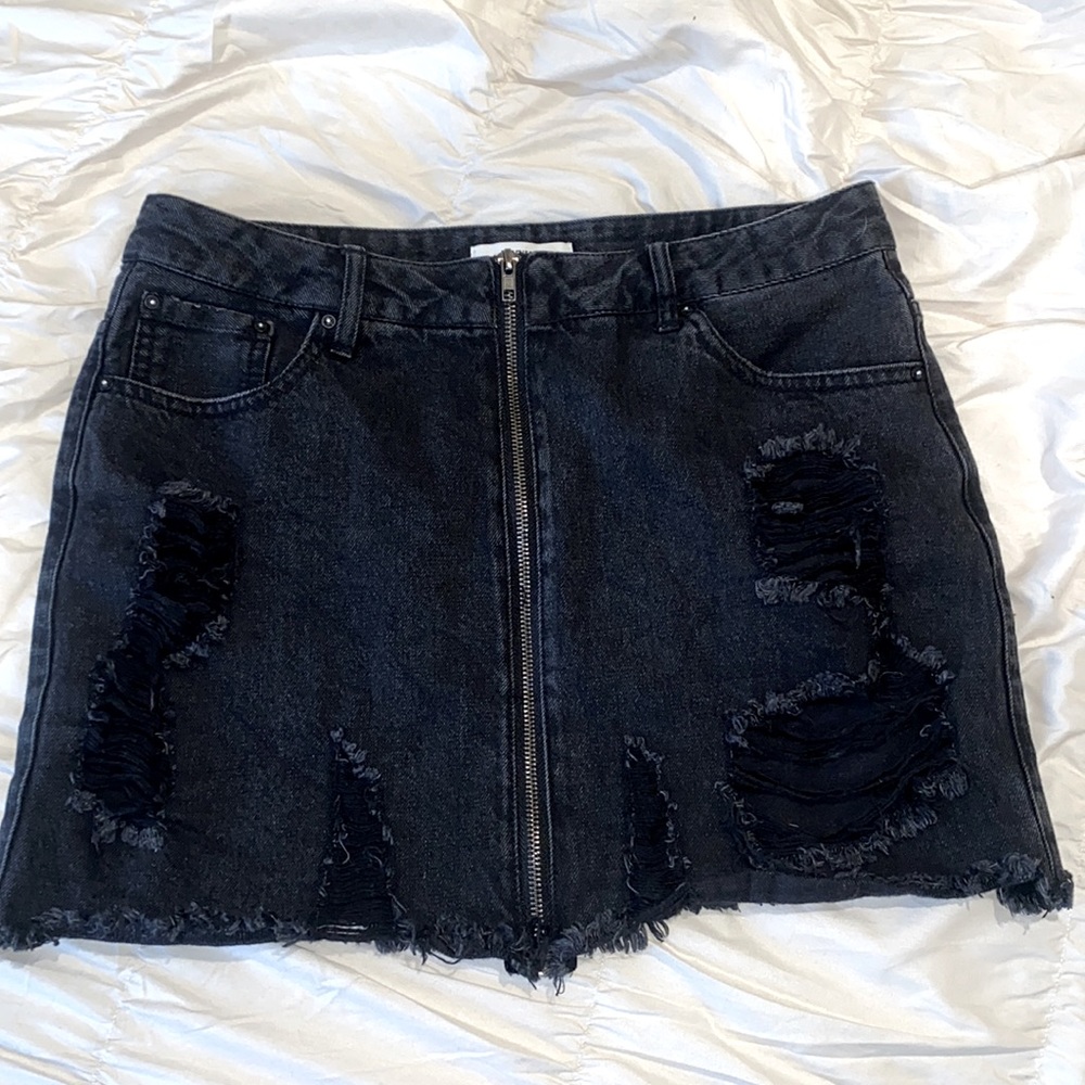Frayed jean mini skirt